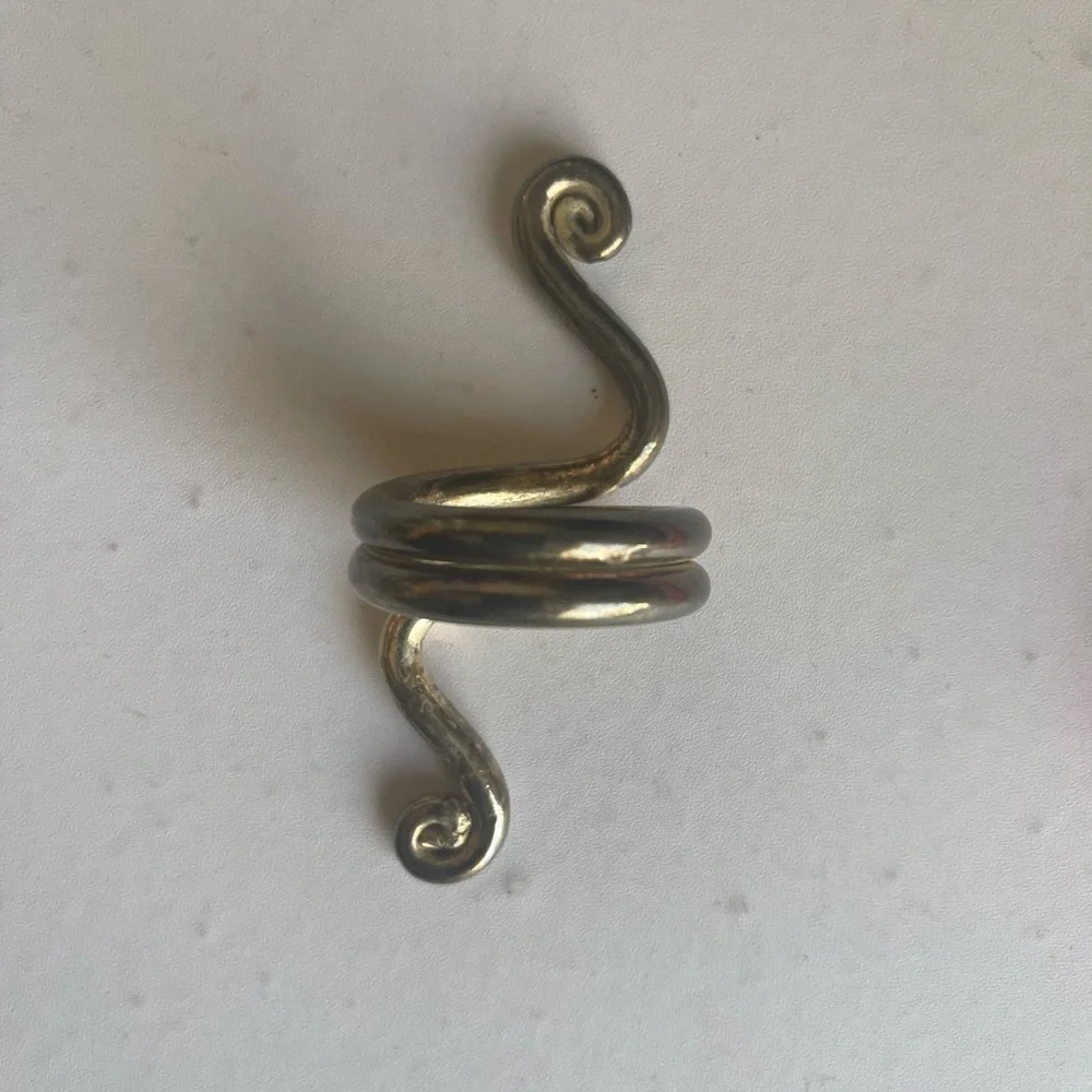 Set of 10 silver plated napkin rings.